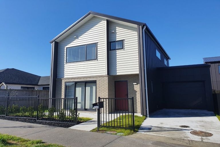 Photo of property in 12 Grandifolia Road, Takanini, 2110