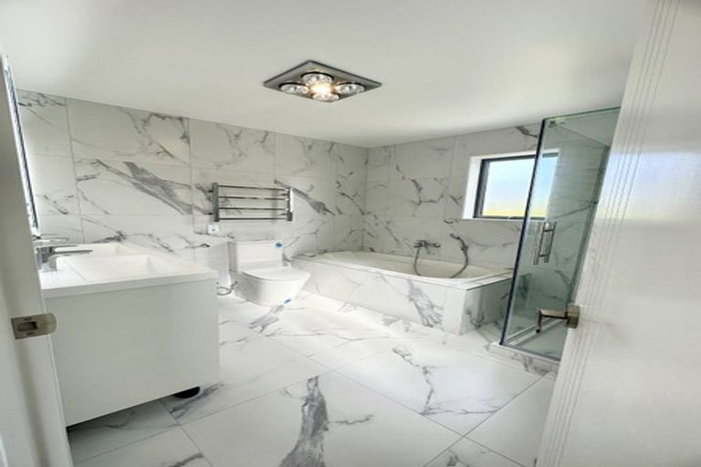 Photo of property in 4/11 Celeste Place, Totara Vale, Auckland, 0627