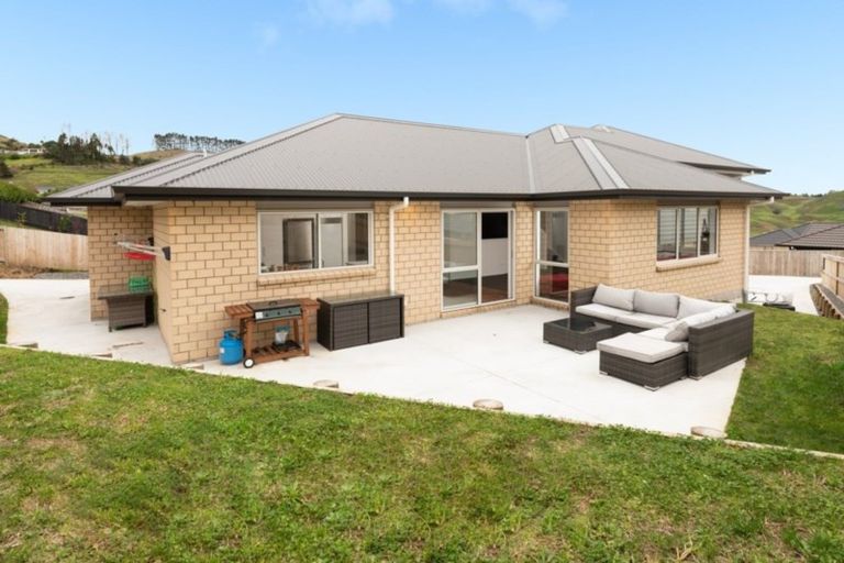 Photo of property in 16 Antrim Glade, Welcome Bay, Tauranga, 3175