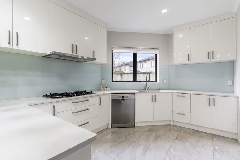 Photo of property in 25 Drumbuoy Drive, Flat Bush, Auckland, 2019