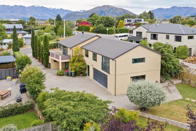 Photo of property in 7 Totara Terrace, Wanaka, 9305
