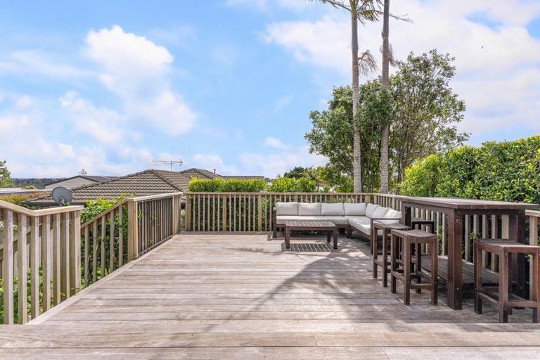 Photo of property in 15 Roberts Road, Glenfield, Auckland, 0629