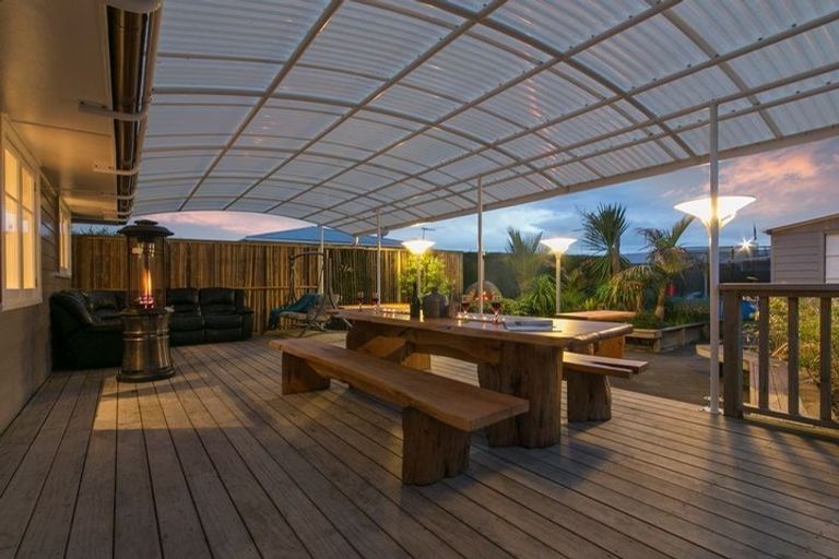 Photo of property in 100 Swanson Road, Henderson, Auckland, 0610