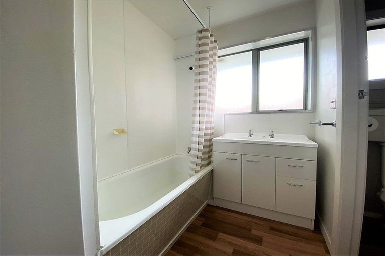 Photo of property in 19 Fenhall Street, Russley, Christchurch, 8042