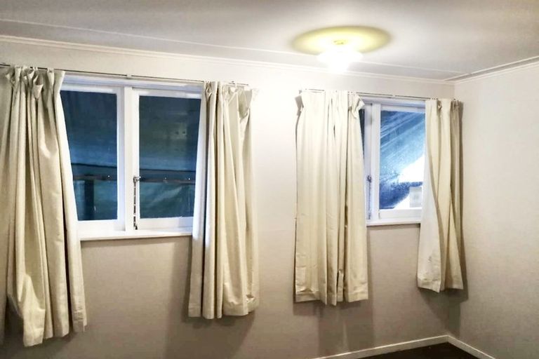 Photo of property in 10 Fowey Avenue, Te Atatu South, Auckland, 0610