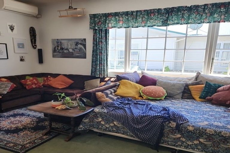 Photo of property in 202 Clyde Street, Island Bay, Wellington, 6023