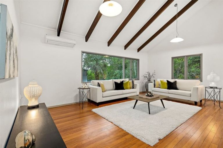 Photo of property in 70 Heathcote Road, Castor Bay, Auckland, 0620