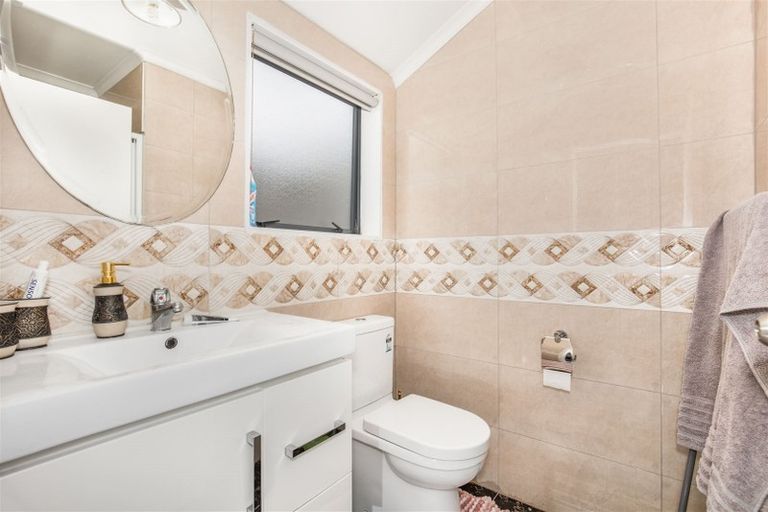 Photo of property in 42 Enuamanu Road, Favona, Auckland, 2024