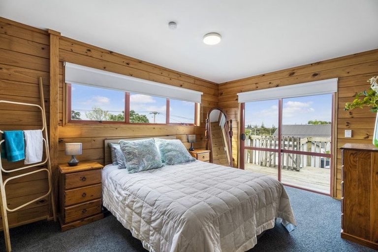 Photo of property in 39a Pohutukawa Avenue, Red Beach, 0932