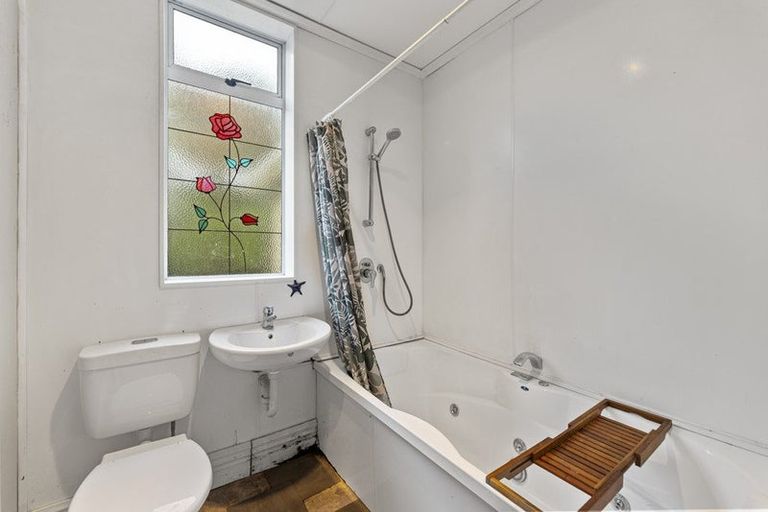 Photo of property in 19 West Avenue, Saint Clair, Dunedin, 9012