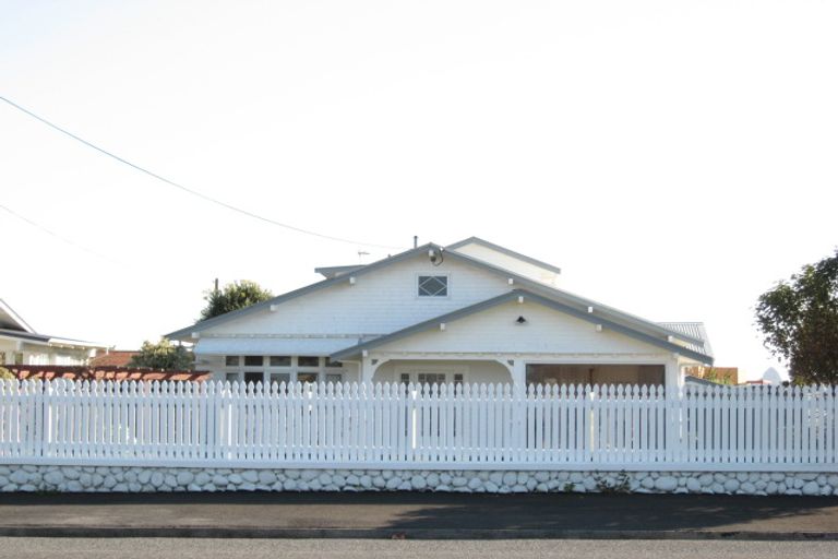 Photo of property in 16 Beach Street, Fitzroy, New Plymouth, 4312