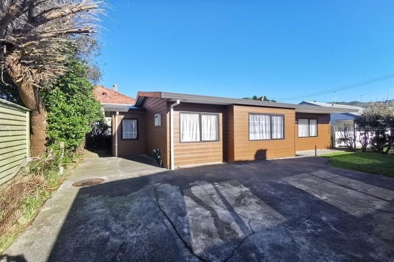 Photo of property in 35a Broderick Road, Johnsonville, Wellington, 6037
