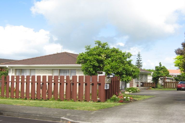 Photo of property in 2/13 Royal Arch Place, Rosehill, Papakura, 2113