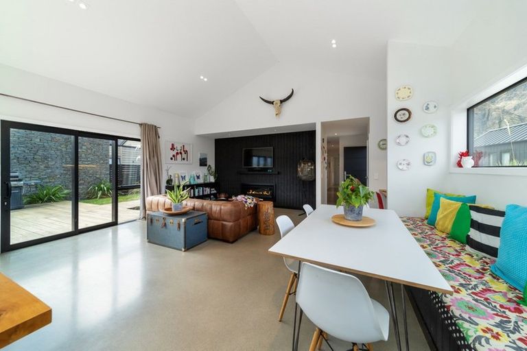 Photo of property in 11 Glenfiddich Road, Jacks Point, Queenstown, 9371