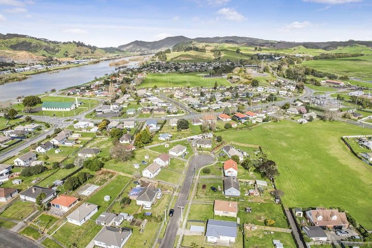 Photo of property in 2 Armstrong Street, Huntly, 3700