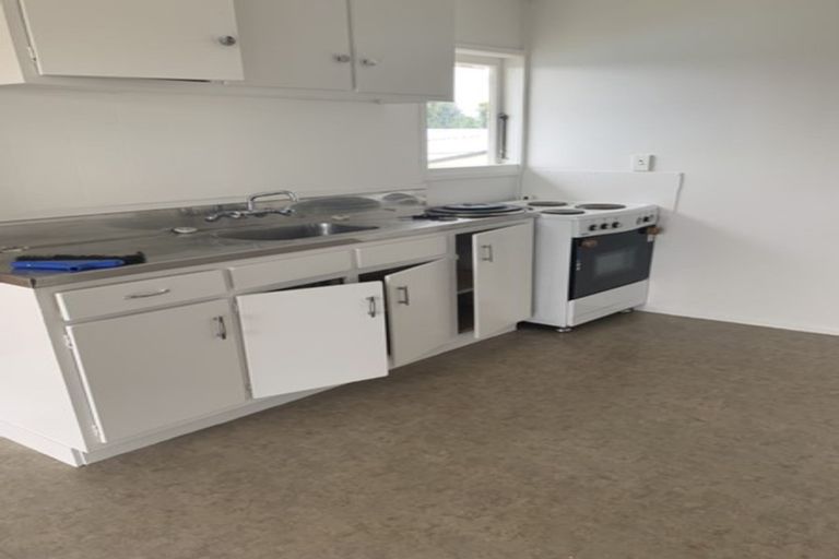 Photo of property in 24 Neil Avenue, Te Atatu Peninsula, Auckland, 0610