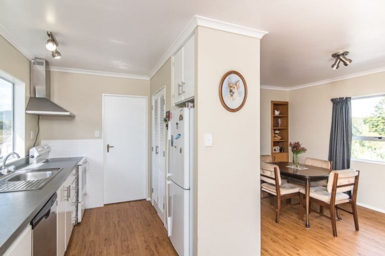 Photo of property in 5 Freyberg Crescent, Waikanae Beach, Waikanae, 5036