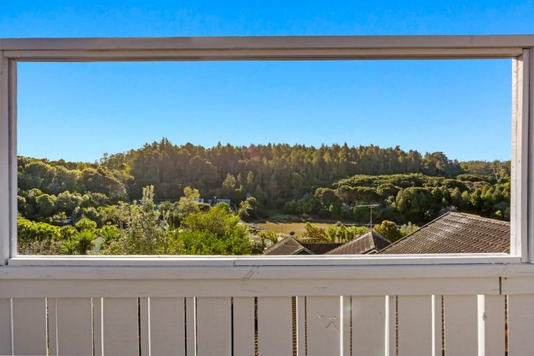 Photo of property in 1/13a Kitewao Street, Northcote, Auckland, 0627