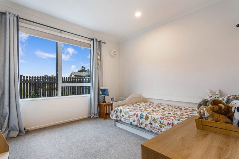 Photo of property in 16 Verdot Close, Kumeu, 0810