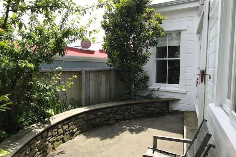 Photo of property in 43c Austin Street, Mount Victoria, Wellington, 6011