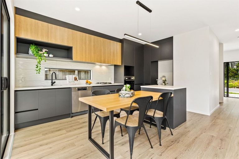 Photo of property in 19 Konoba Avenue, Kumeu, 0810