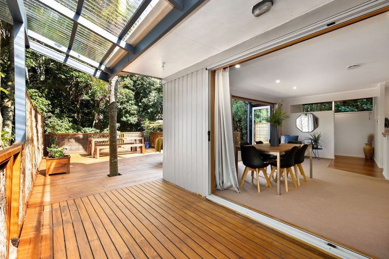 Photo of property in 47 Wood Bay Road, Titirangi, Auckland, 0604