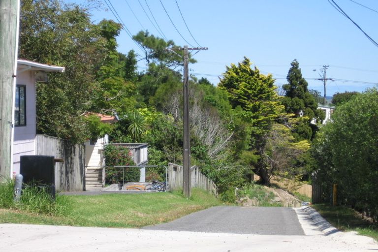 Photo of property in 2/17 Kia Ora Road, Beach Haven, Auckland, 0626