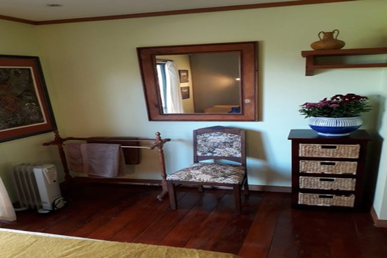 Photo of property in 666 South Titirangi Road, Titirangi, Auckland, 0604