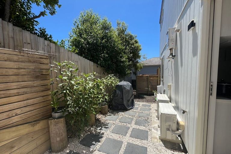 Photo of property in 8/18 Ludlow Terrace, Totara Vale, Auckland, 0627