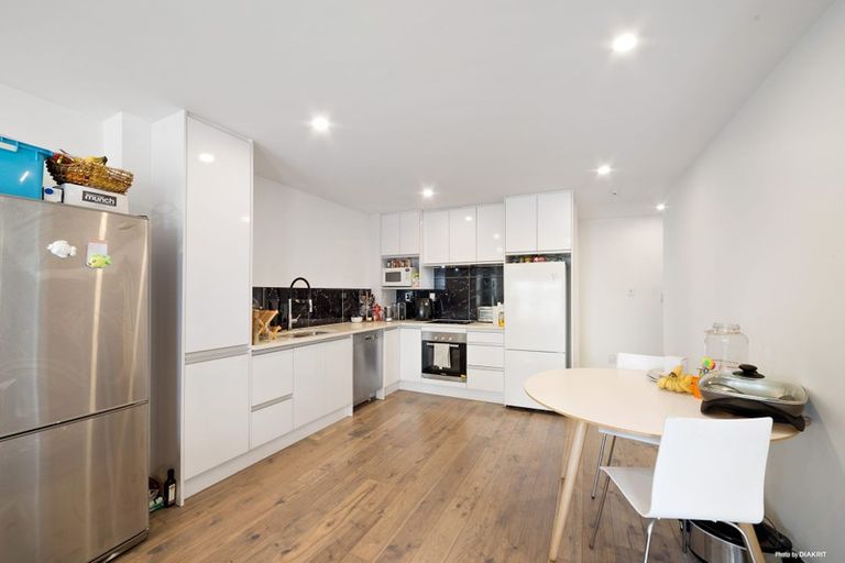 Photo of property in 18 Peony Mews, Oteha, Auckland, 0632