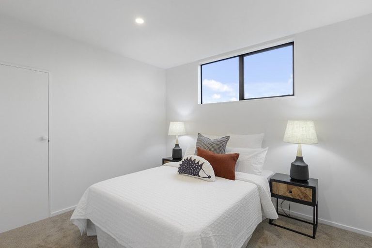 Photo of property in 2/49 Searells Road, Strowan, Christchurch, 8052