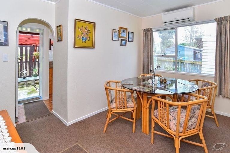 Photo of property in 15 Bundena Place, Clendon Park, Auckland, 2103