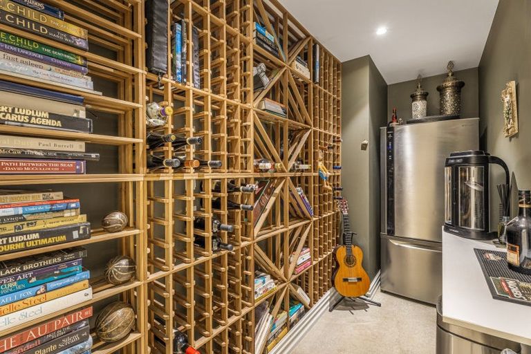 Photo of property in 9 Shoal Bay Road, Devonport, Auckland, 0624