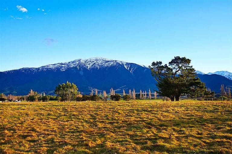 Photo of property in 381 Schoolhouse Road, Kaikoura Flat, Kaikoura, 7371