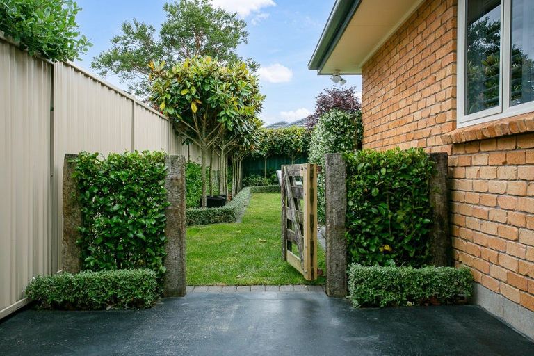 Photo of property in 6 Abergeldie Way, Cambridge, 3434