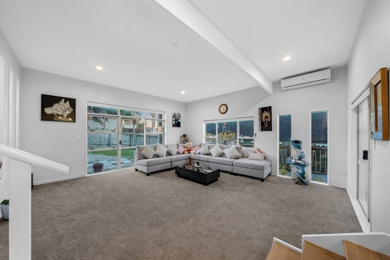 Photo of property in 10 San Fernando Way, Henderson, Auckland, 0612
