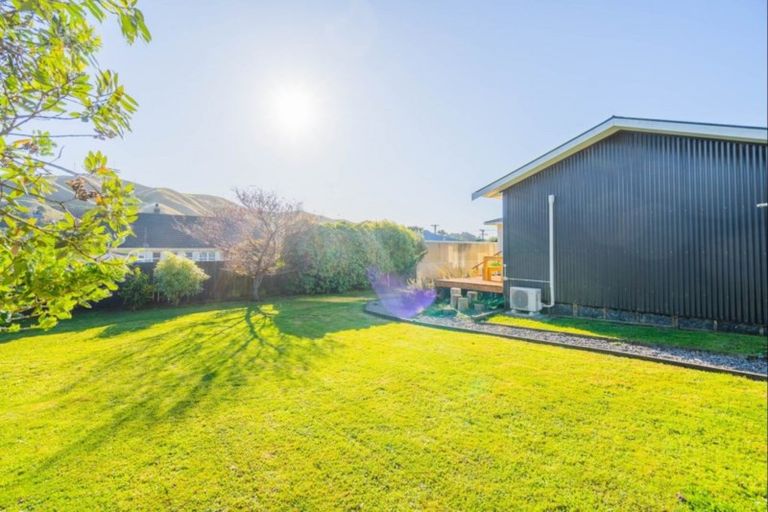 Photo of property in 4 Gray Street, Pukerua Bay, 5026