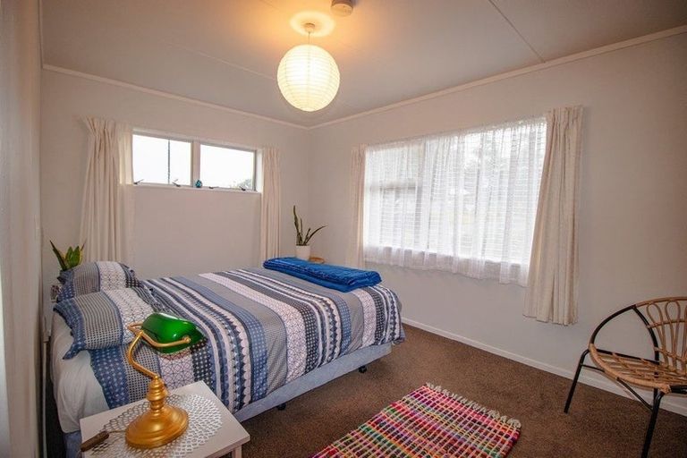 Photo of property in 2 Rangiora Street, Castlecliff, Whanganui, 4501