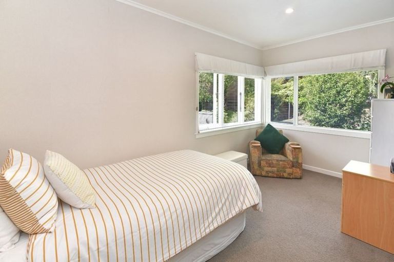 Photo of property in 26 Pohutukawa Avenue, Red Beach, 0932