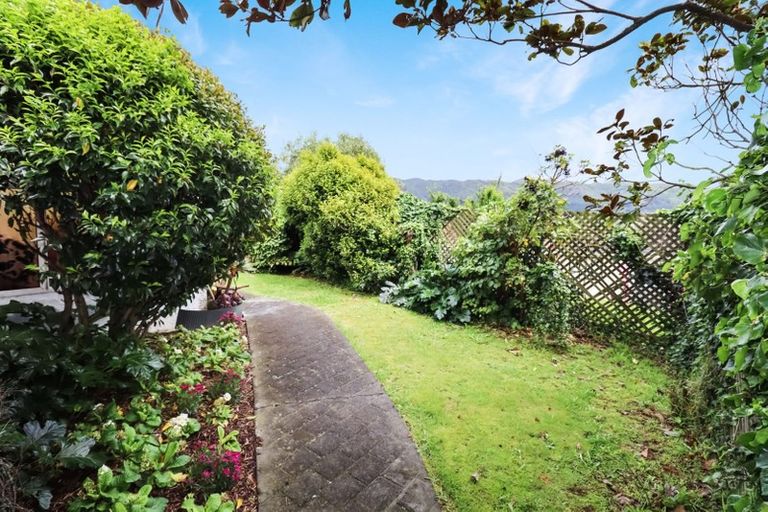 Photo of property in 52 Collins Avenue, Tawa, Wellington, 5028