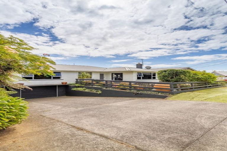 Photo of property in 230 Frankley Road, Frankleigh Park, New Plymouth, 4310