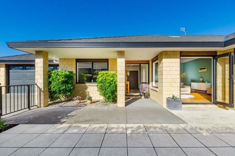 Photo of property in 7 Consort Close, Paraparaumu Beach, Paraparaumu, 5032