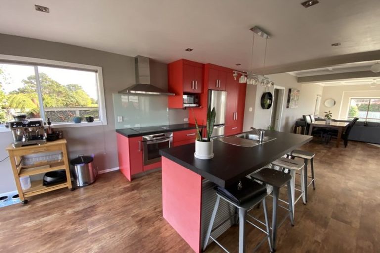 Photo of property in 5 Kitchener Street, Eltham, 4322