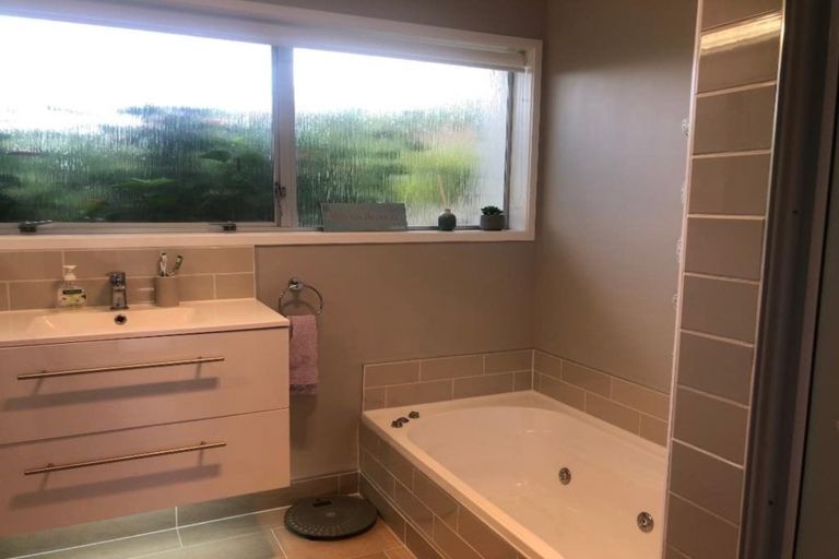 Photo of property in 8 Newcastle Road, Dinsdale, Hamilton, 3204