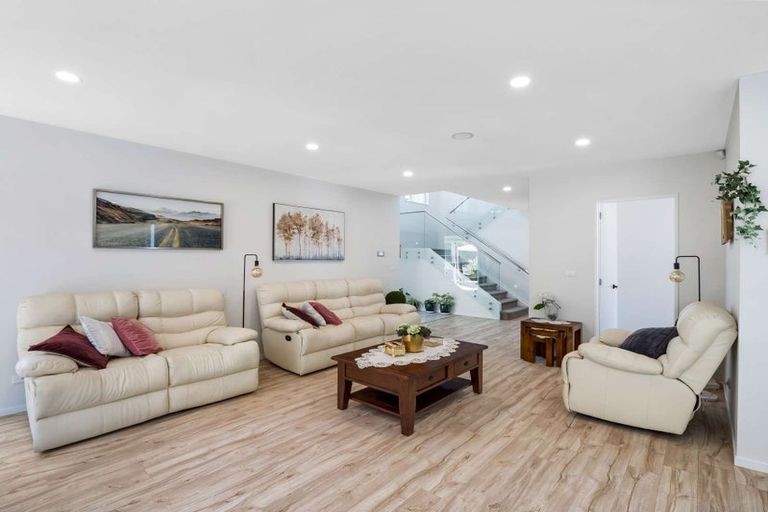 Photo of property in 6 Kahu Close, Orewa, 0931