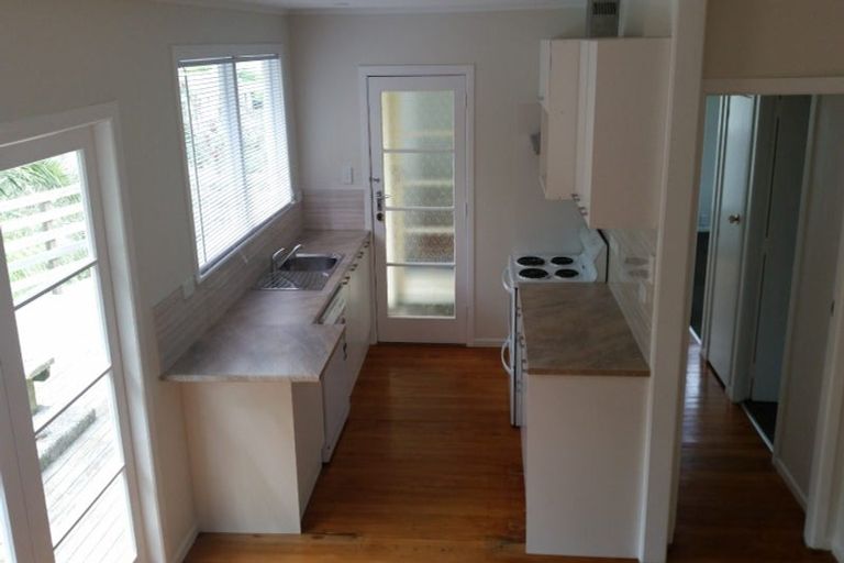 Photo of property in 2/590 East Coast Road, Pinehill, Auckland, 0630