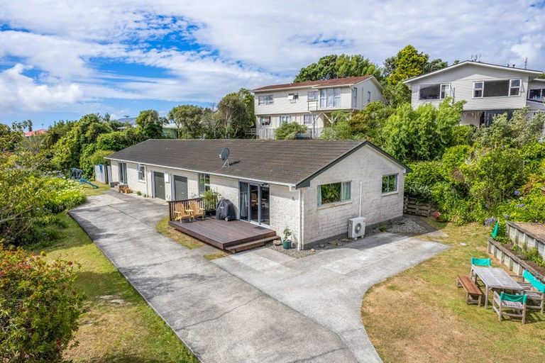 Photo of property in 8a Florio Terrace, Tawa, Wellington, 5028