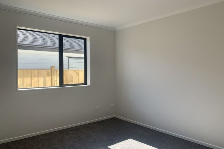 Photo of property in 16 Noia Way, Karaka, Papakura, 2113