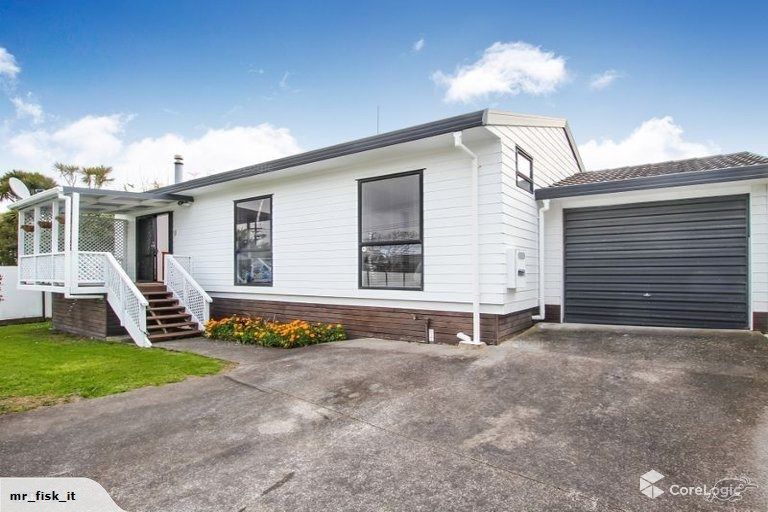 Photo of property in 1 Graham Avenue, Te Atatu Peninsula, Auckland, 0610