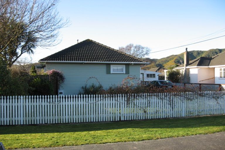 Photo of property in 26 Roberts Street, Wainuiomata, Lower Hutt, 5014